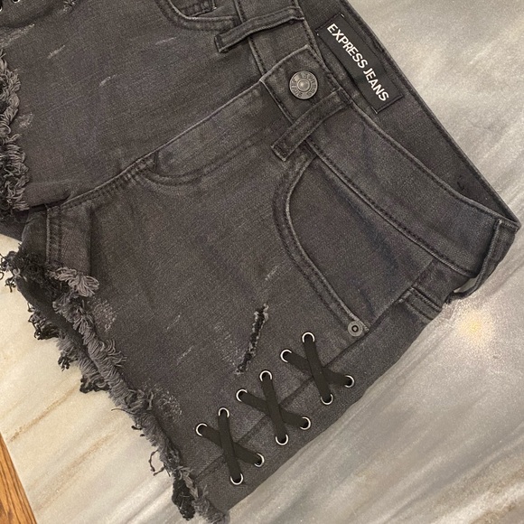Express Mid-rise Jean Shorts - Picture 5 of 8
